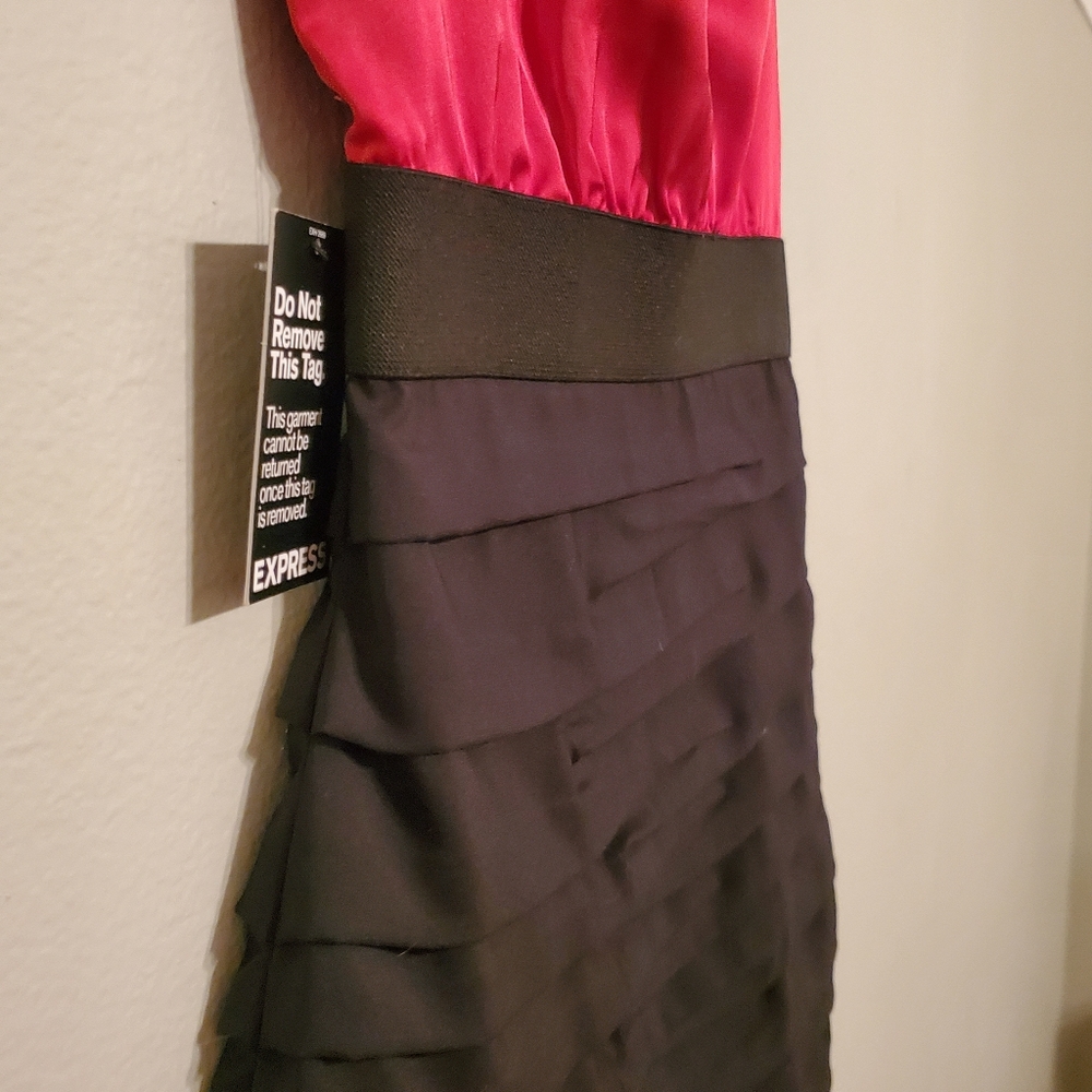 Express Bodycon Two-Tone Ruched Dress - Picture 3 of 8